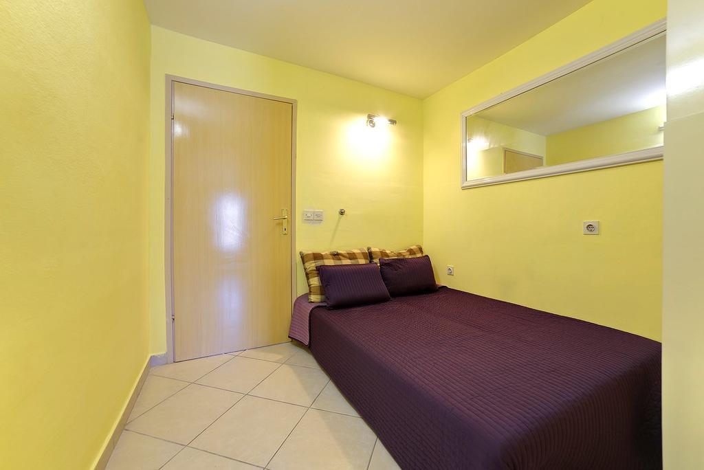 Apartments Tereza 1352 Pula Buitenkant foto