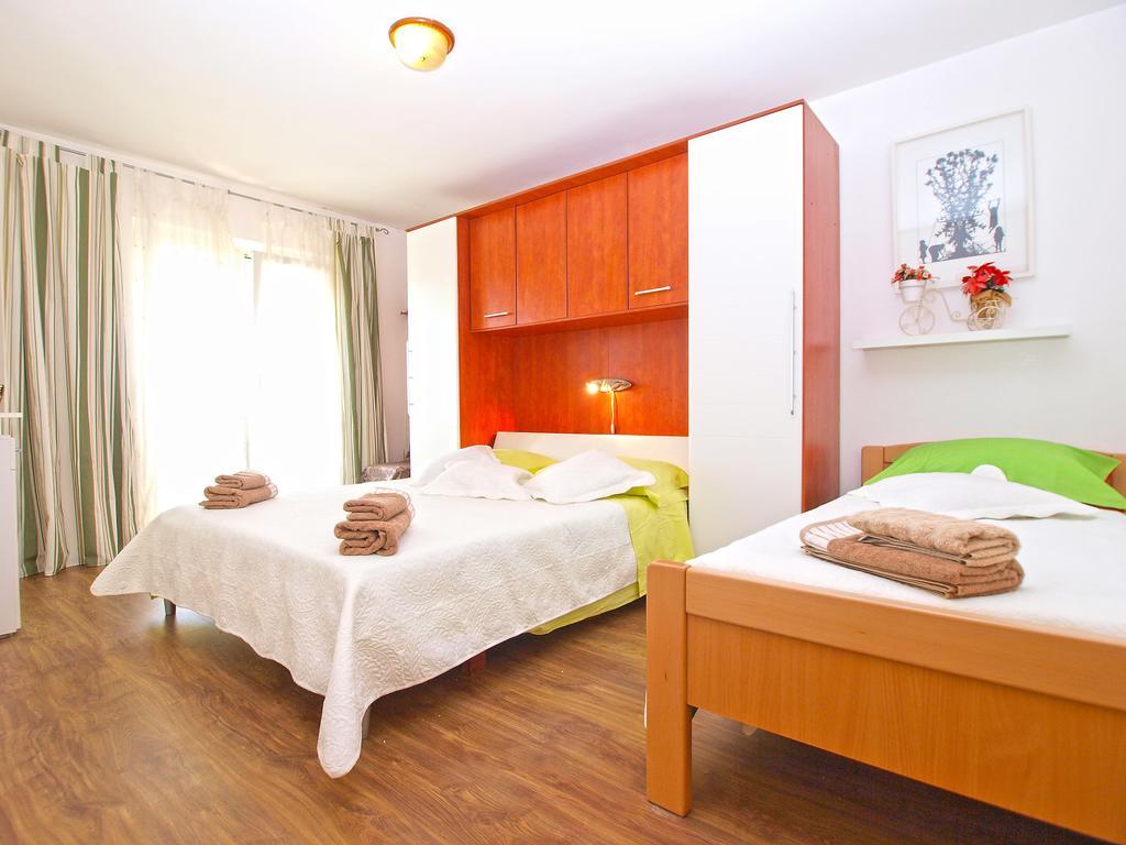 Apartments Tereza 1352 Pula Buitenkant foto
