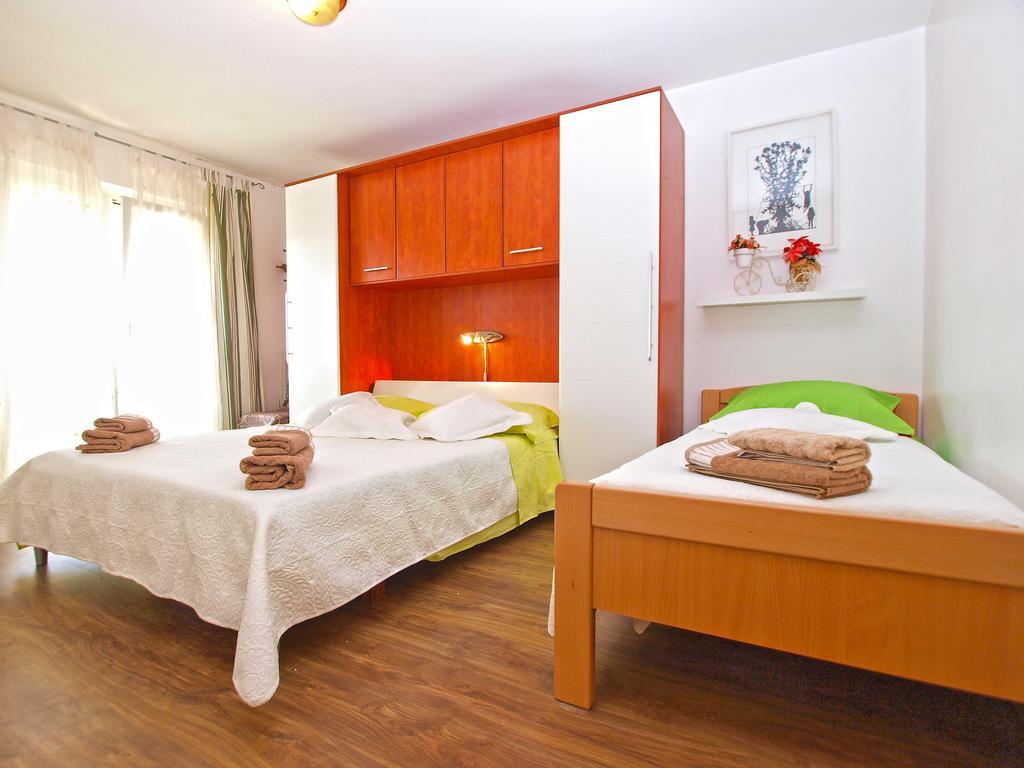 Apartments Tereza 1352 Pula Buitenkant foto