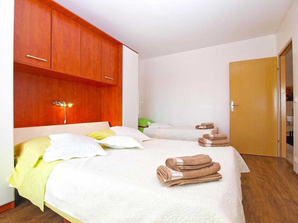 Apartments Tereza 1352 Pula Buitenkant foto